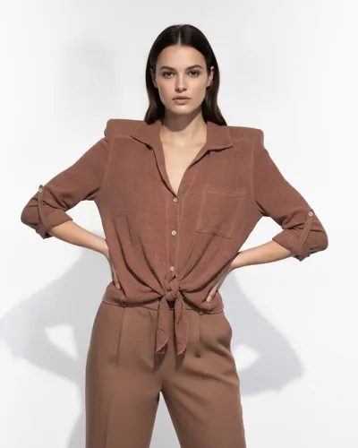 Beyaz zeminli katalog görseli; panel üretimi